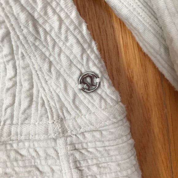 SOLD Lululemon retreat yourself pullover XS/S - Picture 4 of 4